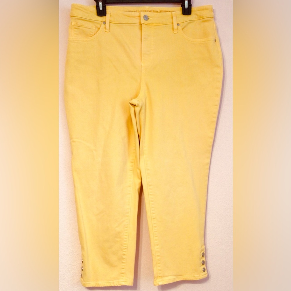 Chico’s so slimming girlfriend slim leg crop Pants with Button Detail size 12